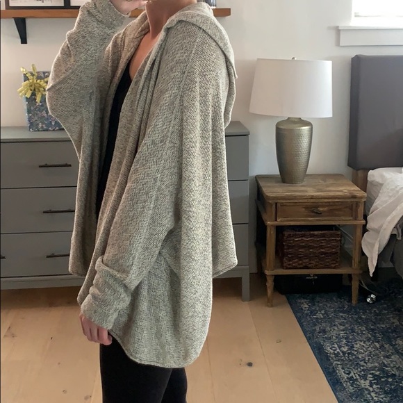Comfy Shrug Cardigan from UO in Medium by BDG - Picture 3 of 5
